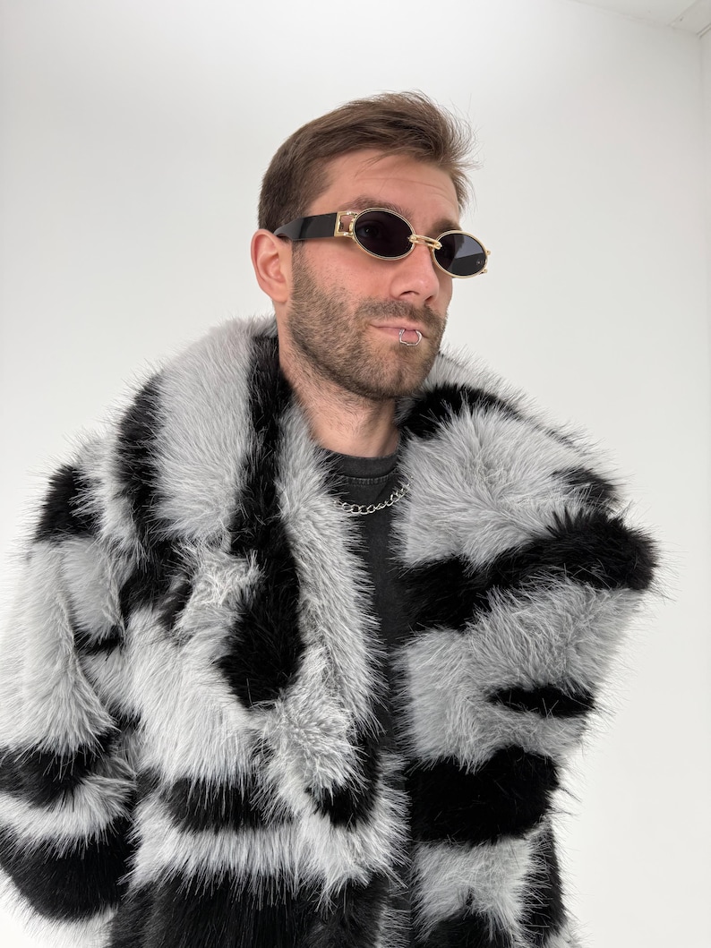 Ken Weißer Kunstpelzmantel - Lange Herren Festivaljacke Bild 9