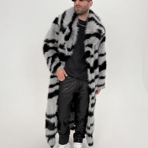 Ken Weißer Kunstpelzmantel - Lange Herren Festivaljacke Bild 7