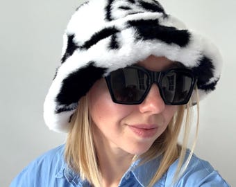 ShopEvelynne Cow Print Bucket Hat Faux Fur Cow Print Furry Bucket Hat Winter Warm Y2K Fluffy Fisherman  main image 2