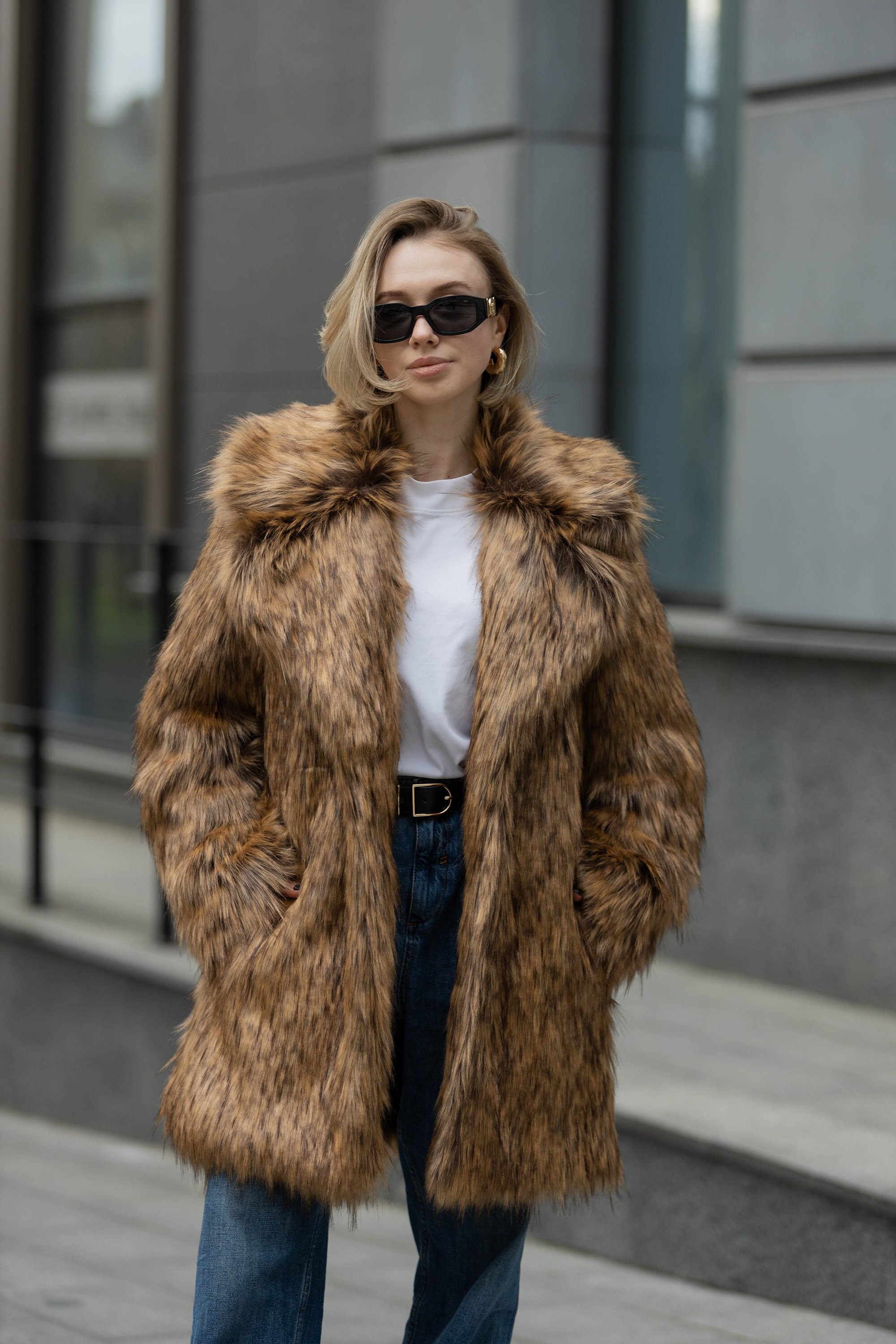 Woman Collared Faux Fur Coat / Midi Faux Fur Jacket With