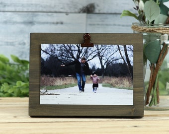 4x6 Rustic Clipboard Picture Frame with Rustic Clip Wood Photo Frame Farmhouse Clipboard Picture Frame for a 4X6 Photo Color: Aged Barrel