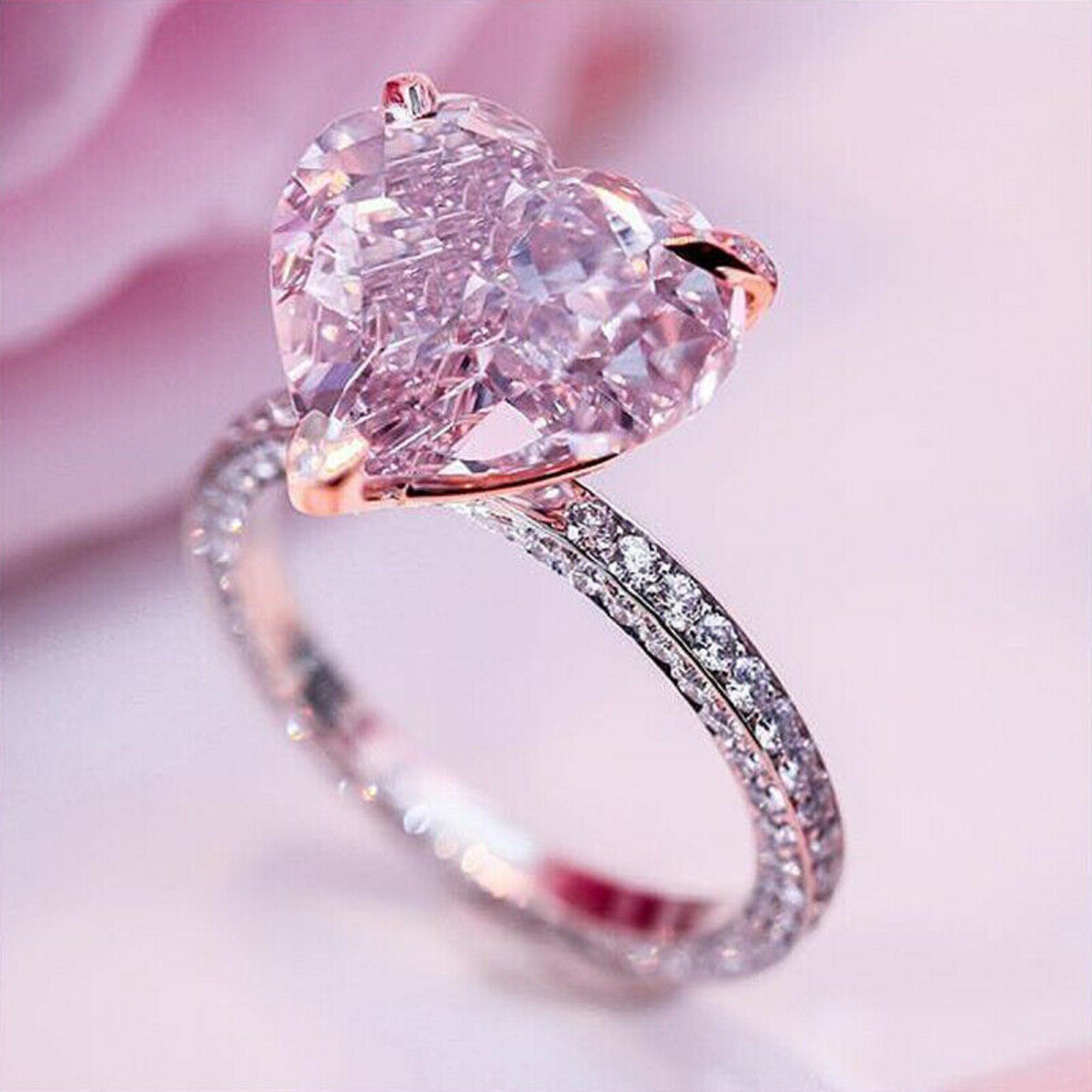 Кольцо с розовым сердцем. Кольцо Swarovski 5387567_17. Красивые кольца. Кольцо с розовым бриллиантом. Кольцо с розовым камнем.