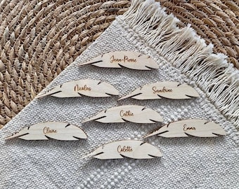 Place mark first name in the shape of a feather for wedding baptism, wooden first name - place mark for glass