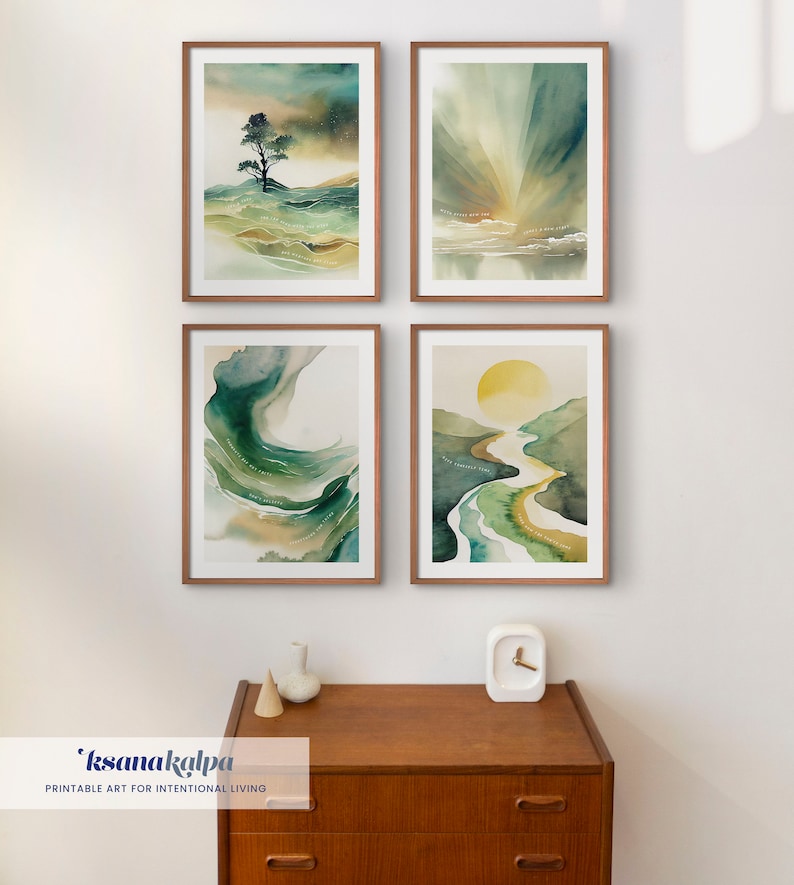 Puede incluir: Cuatro pinturas de acuarela enmarcadas en tonos verdes y amarillos. Las pinturas representan escenas de la naturaleza con &aacute;rboles, monta&ntilde;as y agua. Los marcos son de madera marr&oacute;n claro.