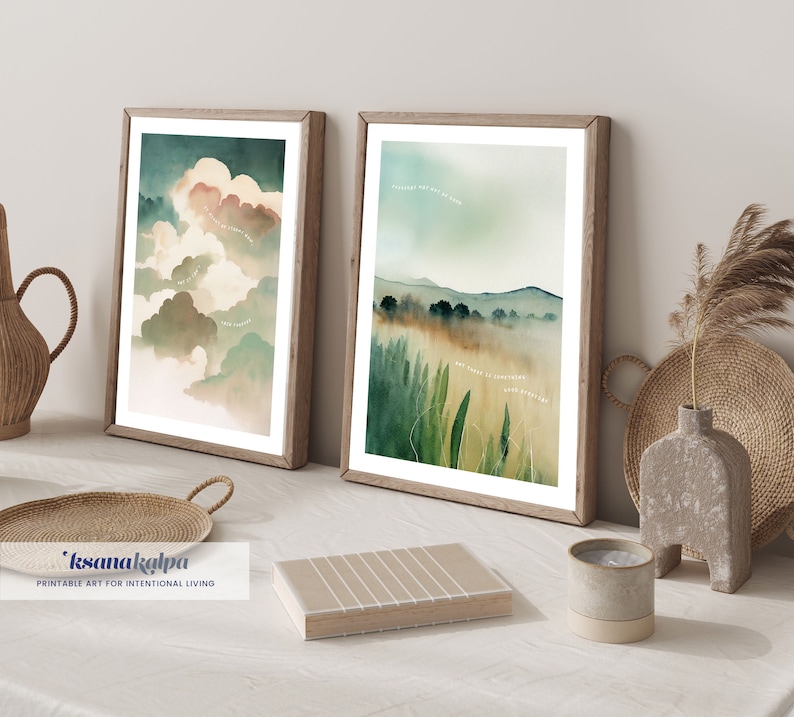 Puede incluir: Dos impresiones de acuarela enmarcadas con citas inspiradoras. La primera impresi&oacute;n presenta un paisaje verde y marr&oacute;n con la cita "Tal vez sea ahora". La segunda impresi&oacute;n presenta un paisaje verde y marr&oacute;n con la cita "Que haya algo bueno ayer".