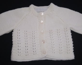 Cardigan bébé tricoté à la main 0-6 mois