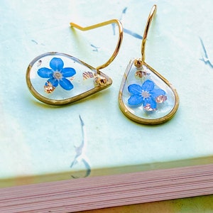Forget me not flower earring dangle earring minimalist boho chic girl jewellery gift for her birthday earrings pressed flower hook earring