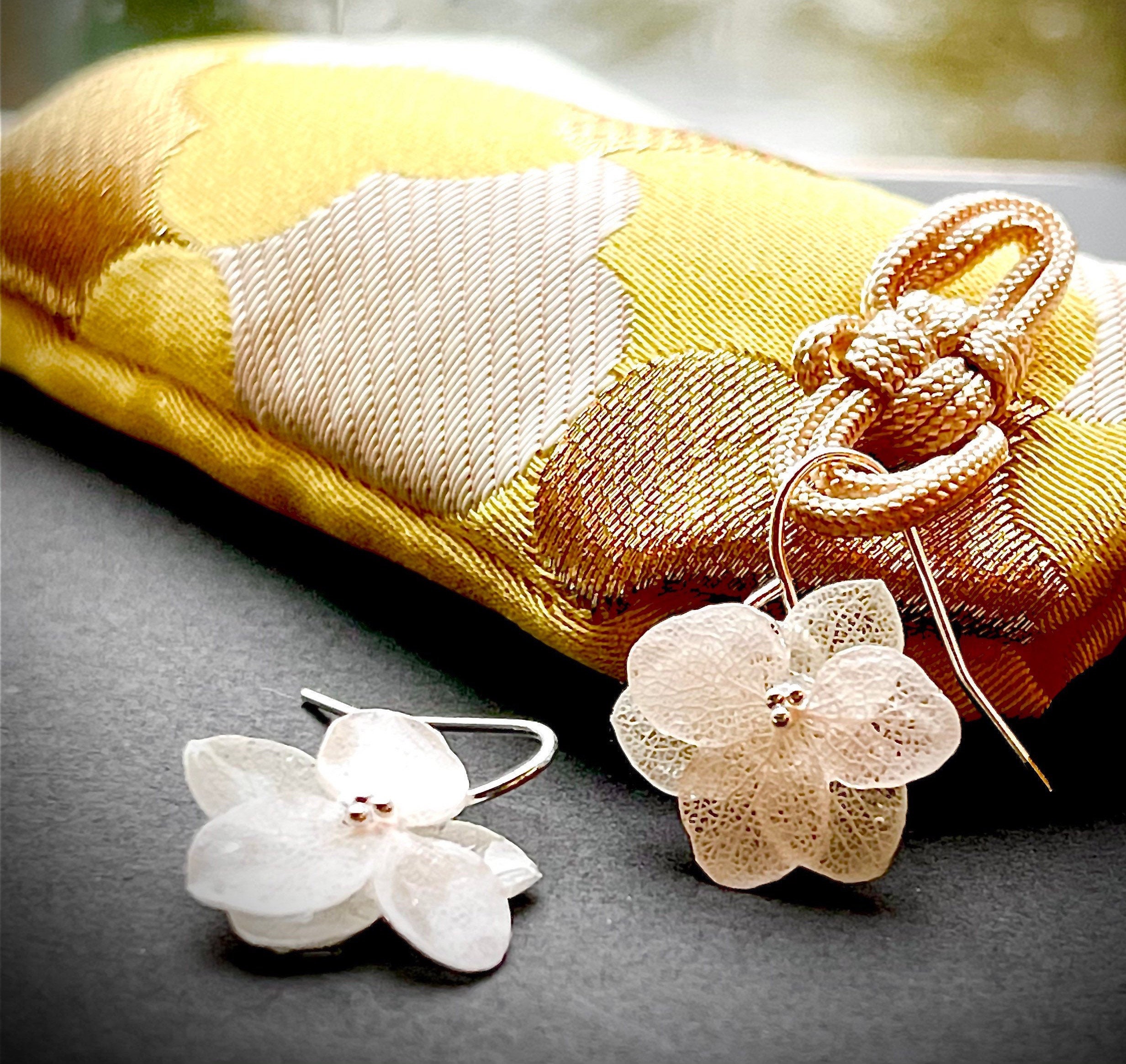 Weiße blumen ohrringe handgemachte blume ohrringe ohrringe hänger ohrring getrocknete blume schmuck harz floral brauts geschenk