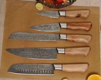 Damascus keukenmessenset: handgesmede koksmessen, houten handvat, leren schede