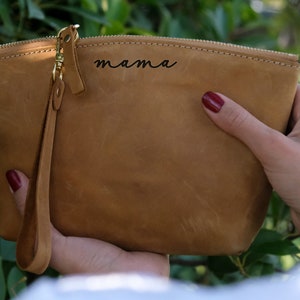 Personalized Leather Make up bag for mom,toiletry bag for mommy, Mothers day gift ideas,grandma gift, Custom Name Cosmetic Bag, Monogram Bag