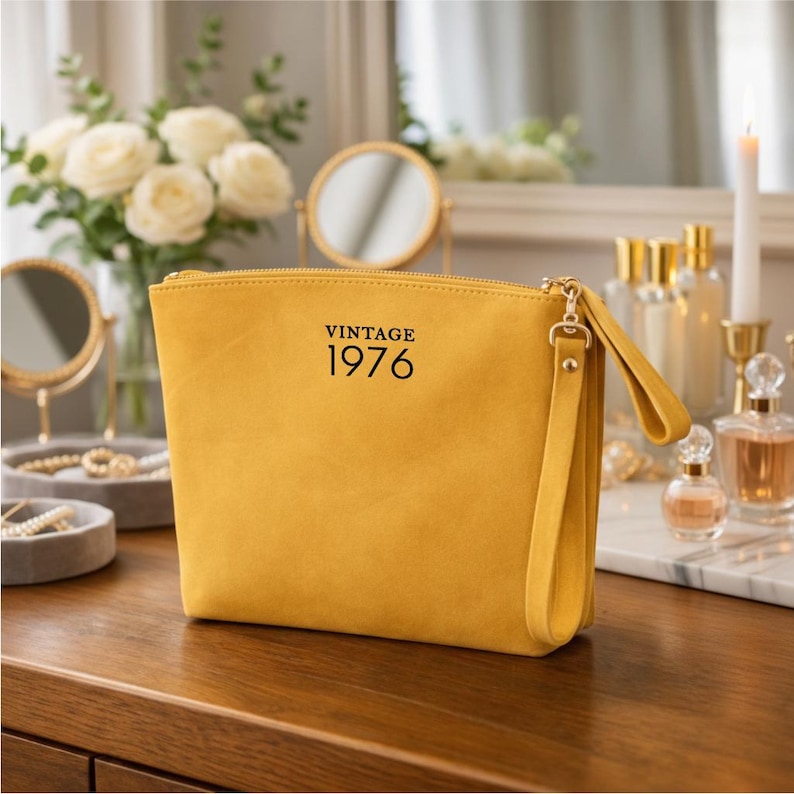 Personalized Vintage 1976 Makeup Bag Custom Leather Cosmetic Turning 50 Gift bild 11