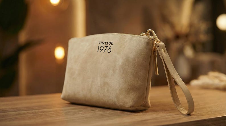 Personalized Vintage 1976 Makeup Bag Custom Leather Cosmetic Turning 50 Gift bild 5