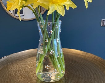 Hand painted Bee and Daisy glass vase/wine glass carafe. Gold,white Daisy flowers glassware.Hand decorated floral birthday,Mother’s Day gift