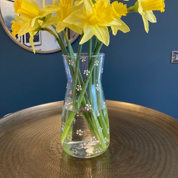 Hand painted Bee and Daisy glass vase/wine glass carafe. Gold,white Daisy flowers glassware.Hand decorated floral birthday,Mother’s Day gift