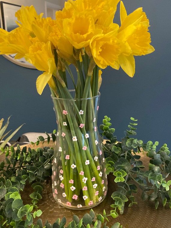 MOTHER’s DAY Hand painted glass vase/wine carafe.PINK & White daisy flowers decorated vase, glassware.Hand decorated birthday,Christmas gift