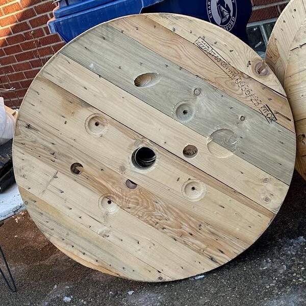 Tapa de madera para carrete. 31 pulgadas de diámetro.