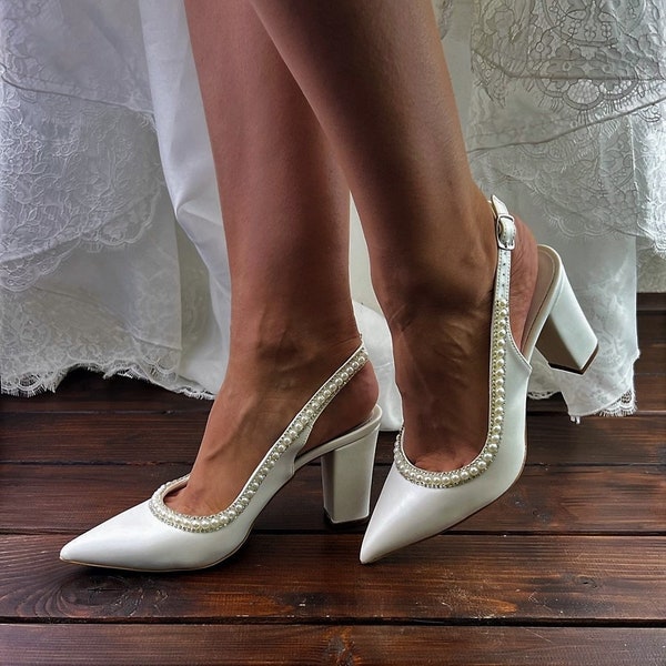 Chaussures de mariée pour femme • Sandales de mariage blanches Santorini • Sandales à bride arrière en perles et strass • Chaussures de mariage à talon carré • 799
