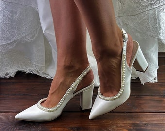 Chaussures de mariée pour femme • Sandales de mariage blanches Santorini • Sandales à bride arrière en perles et strass • Chaussures de mariage à talon carré • 799