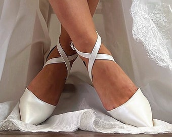 Ladies Bridal Shoes • White Wedding Shoes by Santorini Sandals • Block Heel Wedding Shoes • Crisscross Wedding Heels for Bride • 554