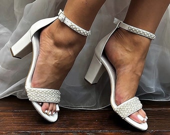 Sandales de mariée • Chaussures de mariée ivoire avec perles et perles sandales Santorini • Chaussures de mariage à talon carré • Sandales de perles pour femme • 777