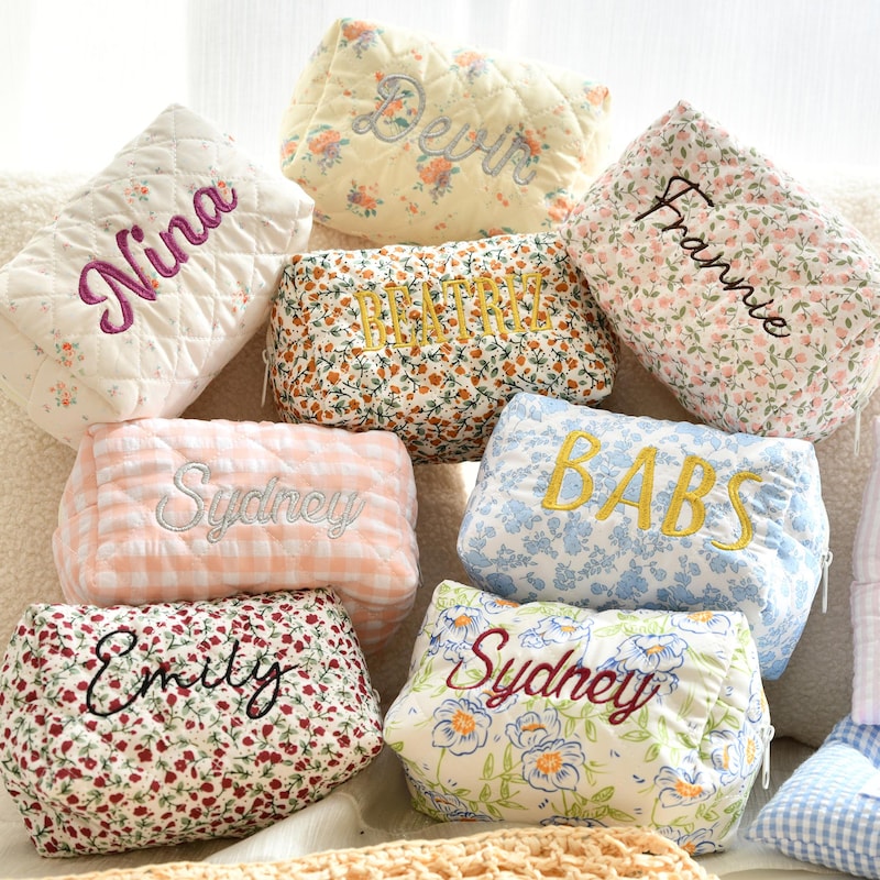 🎁Personalized Embroidered Floral Makeup Bag, Perfect for Bridesmaids, Bridal Shower, Travel Organizer