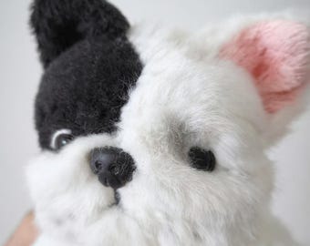 1960年代のヴィンテージブルドッグぬいぐるみ：キッチュなビニール製犬