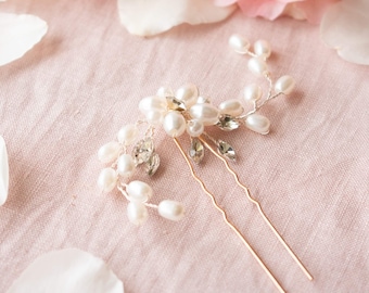 Charlotte- Floral wedding hair pin, Bridal hair pin, Floral and Pearl wedding hair pin, Gold and crystal wedding hair pin.