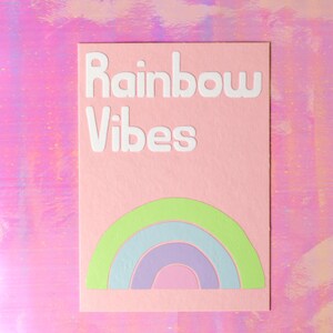 Carte de devis, vibrations arc-en-ciel, rêvez plus grand, impression d'art motivante, affirmations, cadeau de l'amitié, décoration de bureau, A6 sans cadre