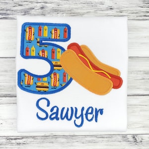 Chemise d'anniversaire de hot-dog - n'importe quel numéro - chemise de hot-dog personnalisée pour garçons - chemise de hot-dog brodée - chemise de garçons 4 juillet - chemise de pique-nique
