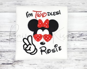 Camisa de cumpleaños de Minnie Mouse, camisa de Minnie de segundo cumpleaños, camisa de cumpleaños de Minnie personalizada, fiesta de Minnie Mouse, camisa bordada