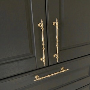 Tirador de barra maciza de lujo en oro pulido de aleación de zinc para gabinetes, pomo de latón cepillado, tirador de cajón, pomo de tocador, tirador de armario y alacena.