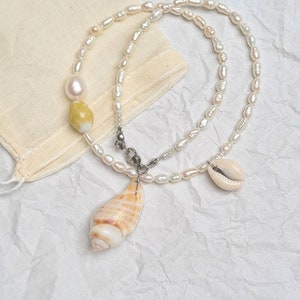 Seashells necklace with vintage pearls beads beach jewelry image 1