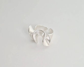 Waves Structured Cuff Ring