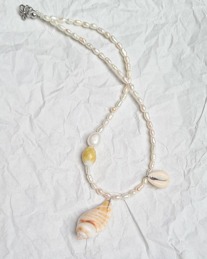 Seashells necklace with vintage pearls beads beach jewelry image 8