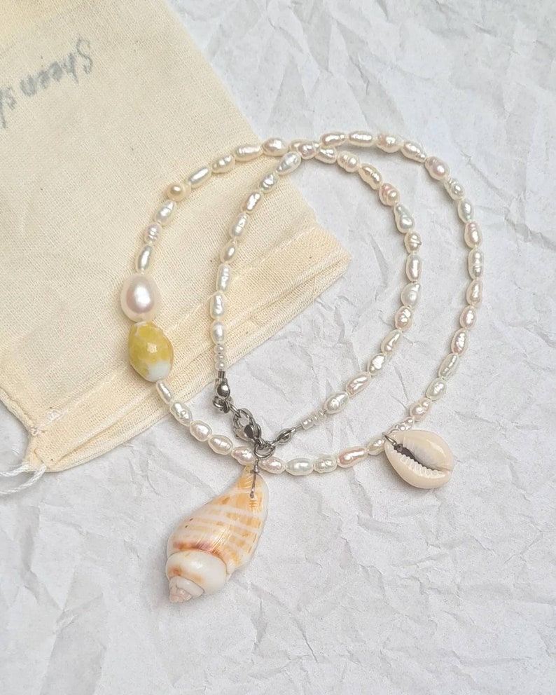 Seashells necklace with vintage pearls beads beach jewelry image 1