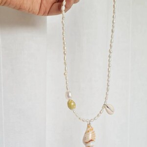 Seashells necklace with vintage pearls beads beach jewelry image 3