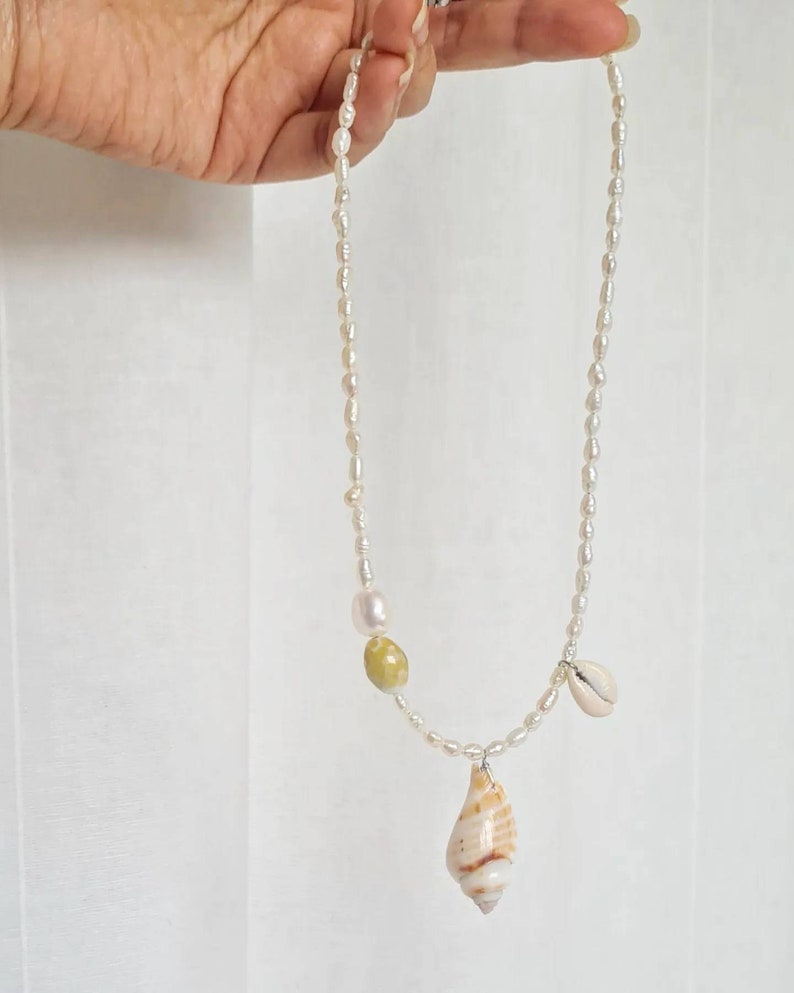 Seashells necklace with vintage pearls beads beach jewelry image 3