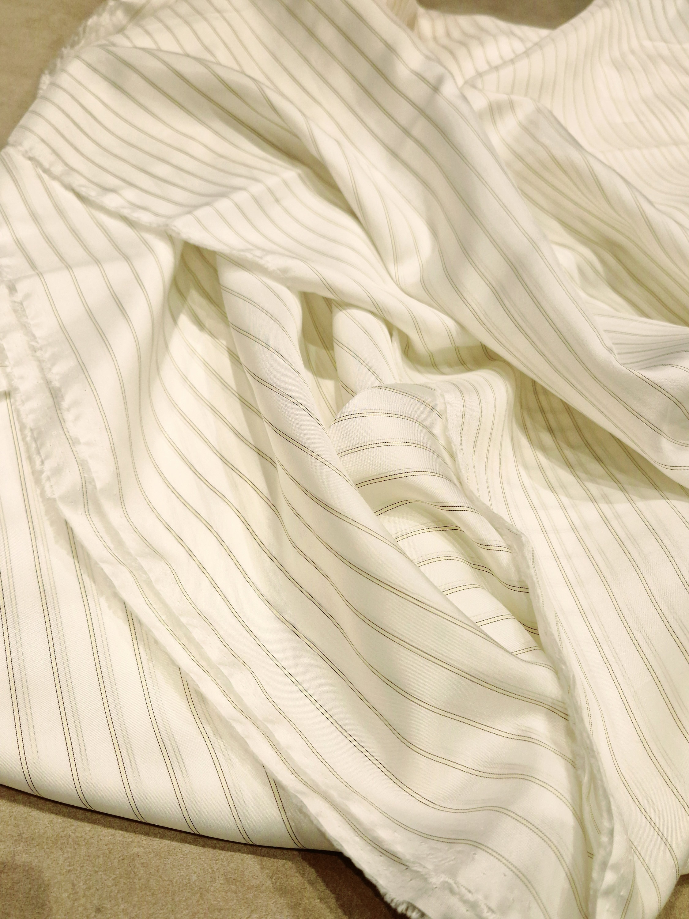 Premium quality 100 % viscose white striped lining, for bespoke tailoring