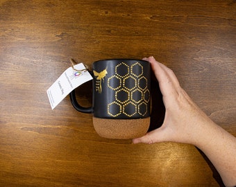 Mug peint à la main art mandala avec motif abeille, cadeau fait main