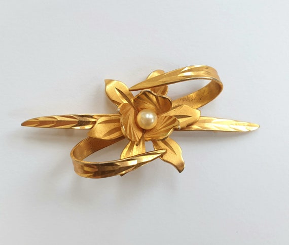 Vintage - Modernist Style, Gold Toned Metal Flowe… - image 1