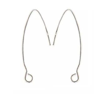 Puede incluir: Dos ganchos para pendientes de plata con un bucle en la parte inferior.
