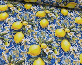 Tessuto per tappezzeria color limone, tessuto blu e giallo, tessuto per tende con stampa floreale siciliana mediterranea e piastrelle in maiolica italiana, cortile