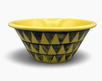 Vintage 1950s Glidden Pottery Spongeware Bowl – Yellow & Deep Blue Geometric MCM Stoneware Serving Bowl