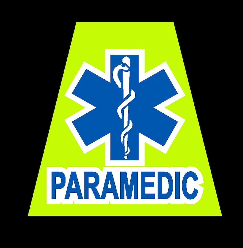 Pu&ograve; includere: Un triangolo giallo con un simbolo della Stella della Vita blu e bianco e la parola "PARAMEDICO" in lettere bianche.