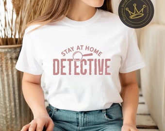 Quédate en casa detective, true crime, adicto al crimen, Regalo para él, Regalo para ella, Camiseta Unisex, Regalo personalizado