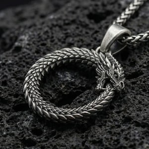 Colar Ouroboros em Prata de Lei - Pingente de Renascimento da Serpente