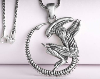 Silber Alien Xenomorph Anhänger Monster Alien Schmuck, Face Hugger Charm Sci-Fi Geschenk, biomechanische Halskette, Aliens Vs Predator