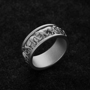 Silver Lion Pack Band Ring - Engravable Lioness Ring, Family Symbol Jewelry, Unique Gift for Him & Her, Nature-Inspired Ring