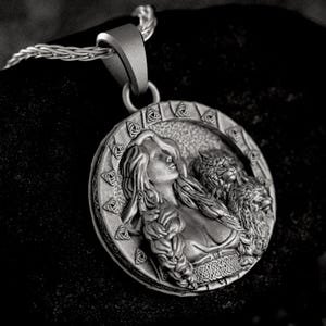 Freya Viking Goddess Pendant – Norse Love & War Amulet, Nordic Mythology Necklace, Pagan Asatru Jewelry Gift for Her