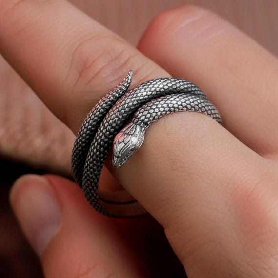 GUCCI 蛇モチーフリング GUCCI シルバー 蛇モチーフリング GUCCI